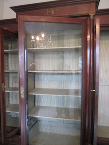 PRIVATO VENDE ARMADIO BIBLIOTECA STILE IMPERO IN MOGANO CON 3 ANTE A VETRINA - Foto 2