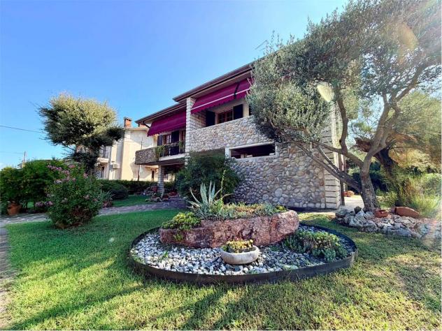 V005519 - VILLA SINGOLA CON AMPIO GIARDINO PRIVATO - Foto 4