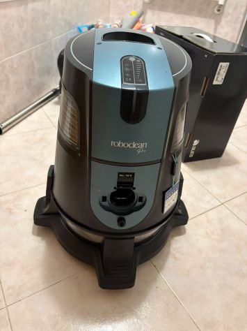 Aspirapolvere Roboclean ad acqua - Completo di accessori.