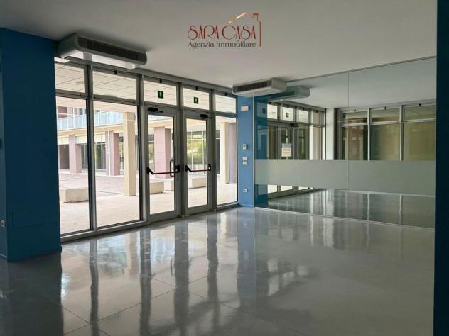 Ampio locale commerciale all'interno del Centro Marconi - Foto 3