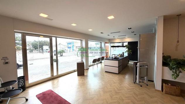 Rif.9794 - Prestigioso Immobile Commerciale in Viale delle Americhe - Foto 2
