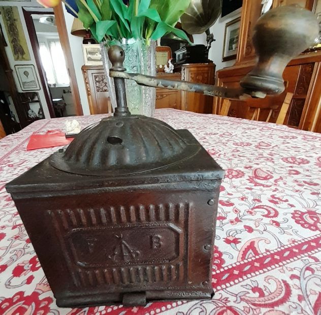 macina caffe in metallo vintage 12x10xh20 funzionante