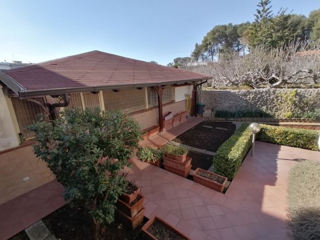 Villa con giardino