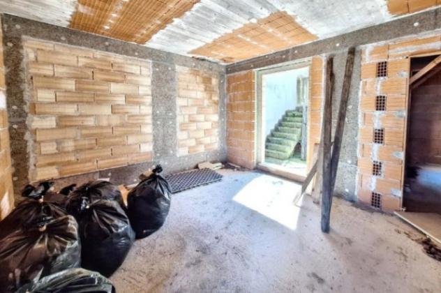 Immobile in asta di 240 m², box auto in vendita a Cingoli - Foto 2