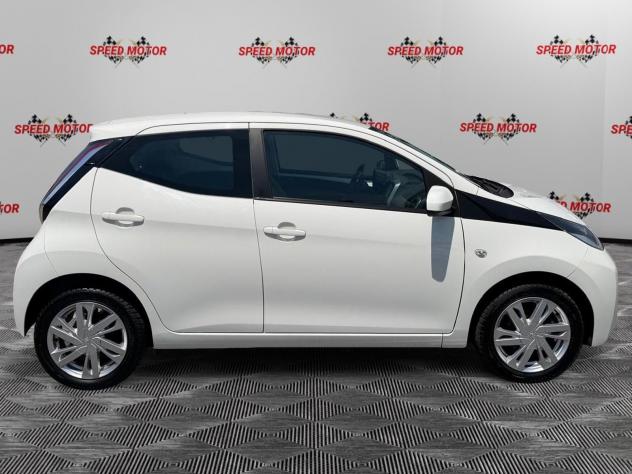 Toyota Aygo 1.0 70 CV x-play, RETRO, CERCHI IN LEGA - Foto 3