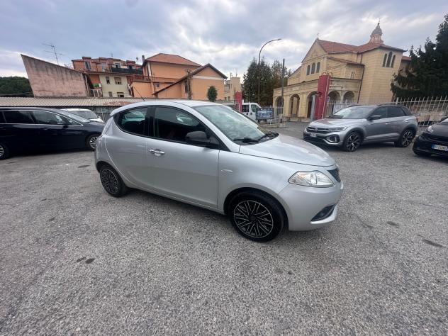 Lancia Ypsilon 1.2 69 CV 5 porte GPL Platinum - Foto 2