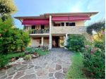 V005519 - VILLA SINGOLA CON AMPIO GIARDINO PRIVATO