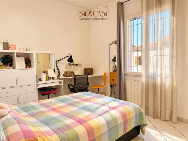 Casa bifamiliare con ampi servizi e corte esclusiva - Foto 13