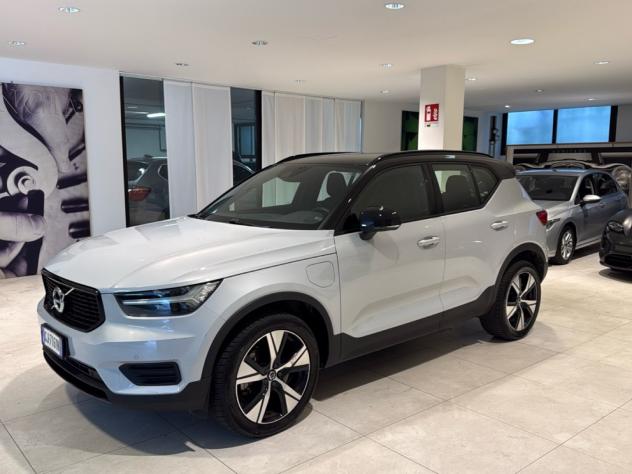 Volvo XC40 Recharge T5 Recharge PHEV R-design Navi Fari LED Cerchi 19”