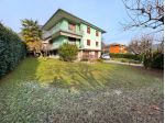 Villa singola bifamiliare con ampio giardino