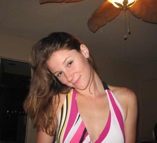 Donna di Livorno, 36 anni.  Fisico Magro Tel: