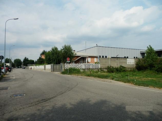 Immobile di 24000 m² con 1 locale in vendita a Cardano al Campo