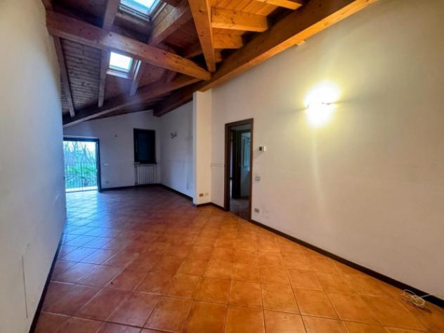 Appartamento di 82 m² con 3 locali in vendita a Lozza - Foto 9