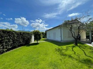 Villa in affitto a Forte dei Marmi 110 mq  Rif: 1141553