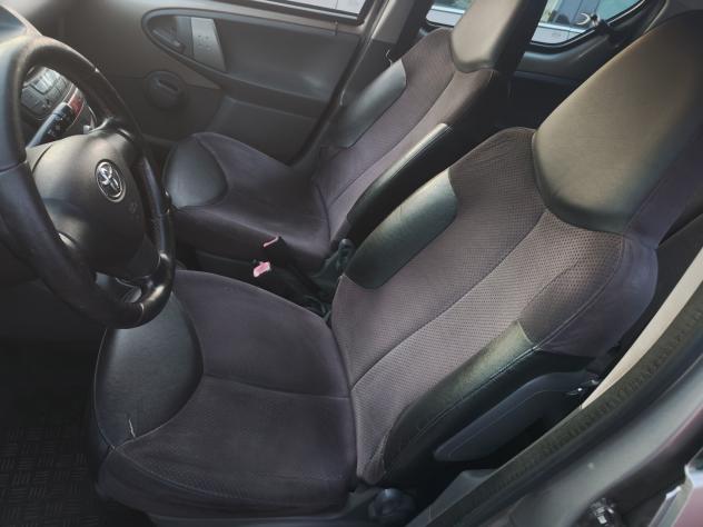 Toyota Aygo 1.0 12V VVT-i 5 porte Griffe - Foto 8