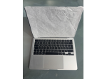 MacBook Air 13,6" in argento (chip M5, 16 GB di RAM, 512 GB SSD).