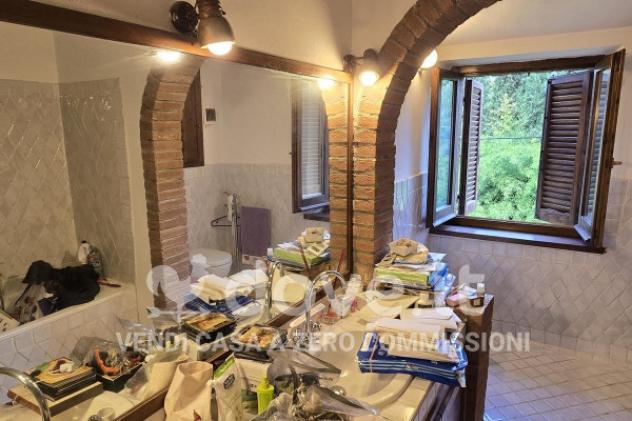 Rustico / Casale di 550 m² con più di 5 locali e box auto doppio in vendita a Cetona - Foto 9