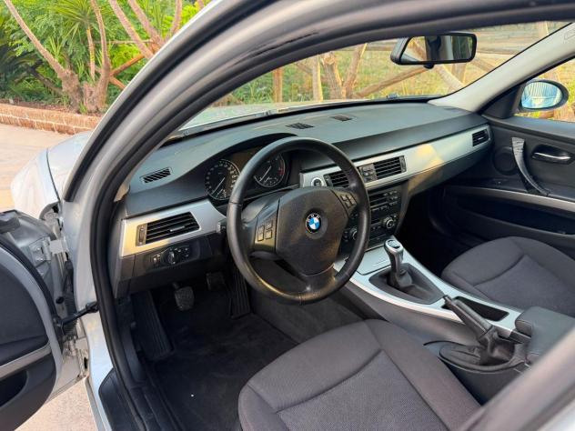 BMW - Serie 3 Touring - 320d Futura - Foto 9