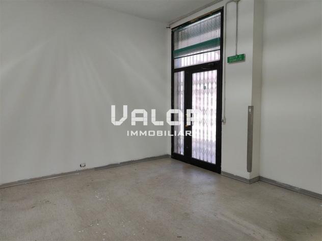 AMPIO LOCALE COMMERCIALE/ARTIGIANALE CON INGRESSO INDIPENDENTE E PARCHEGGI PRIVATI - Foto 14