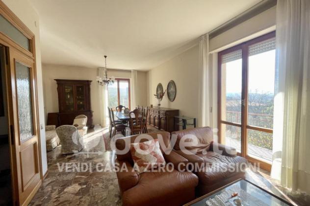 Villa di 616 m² con più di 5 locali e box auto doppio in vendita a Paciano