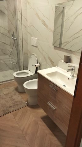 COMO.SALITA CAPPUCCINI.MODERNO MONOLOCALE ARREDATO CON BOX - Foto 4