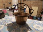 Paiolo / Vaso in rame martellato con manico in ferro – Vintage d'arredo