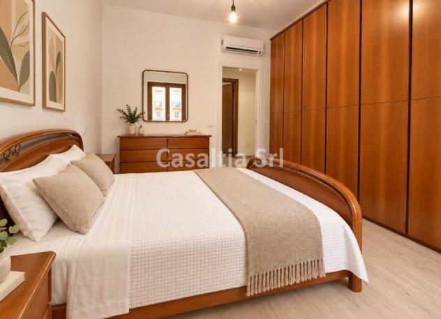 Stanza matrimoniale in trilocale ristrutturato, con aria condizionata e balcone disponibile da subito - Foto 2