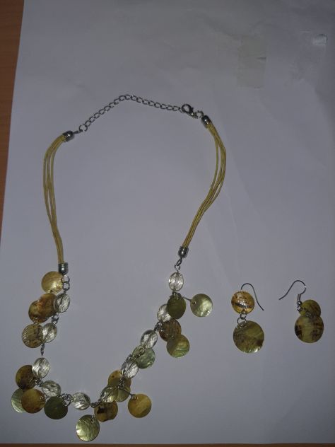 Collana verde con orecchini