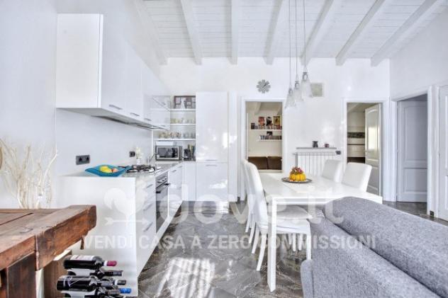 Attico / Mansarda di 77 m² con 3 locali in vendita a Comerio - Foto 2