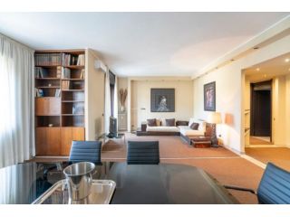 Appartamento di 142 m² con 3 locali in affitto a Milano