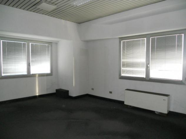 Immobile di 495 m² con più di 5 locali in vendita a Pero - Foto 3
