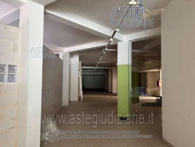 IMMOBILI-IMMOBILE COMMERCIALE-Via Cupoletti, 31 - Foto 4