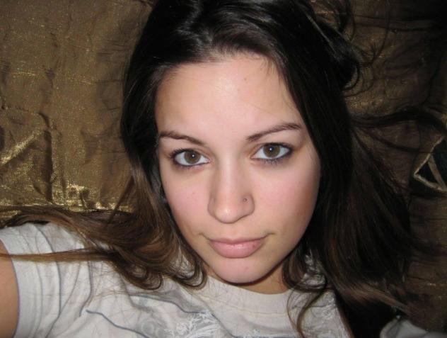 Amy_Tosca: 23 anni. Occhi Marroni.In cerca di uomo vicino a Pietrasanta Tel: