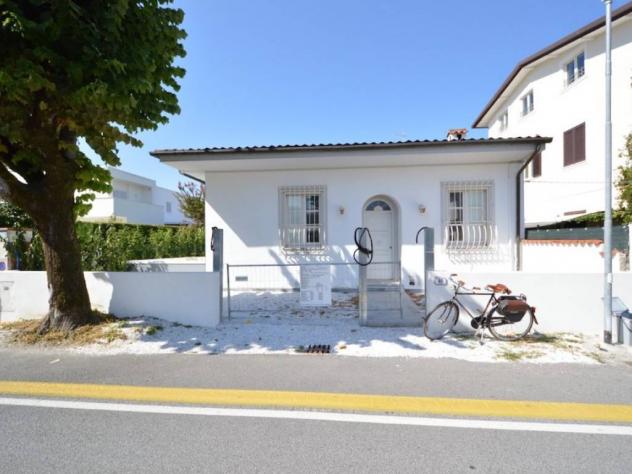 Villa in vendita a Forte dei Marmi 135 mq Rif: 1188879