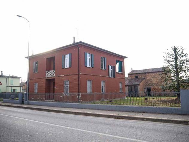 Casa singola in Vendita in zona SAN BERNARDINO IN SELVA con giardino