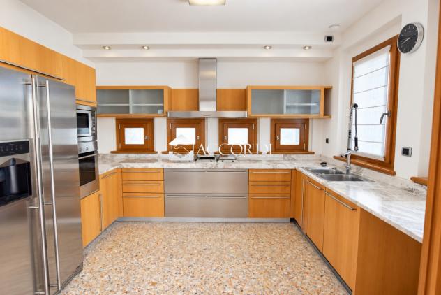 VILLA di 11 vani e di 505 mq (MONTEBELLUNA) rif. PE25 - Foto 7
