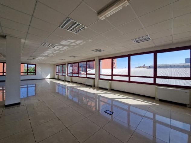 Immobile di 240 m² con 1 locale in affitto a Pero - Foto 18