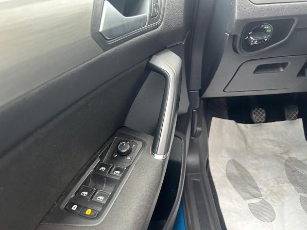 Volkswagen Touran 1.6 TDI 115 CV C.MANUALE BUSINESS 7 POSTI NEOPATENTATI - Foto 7