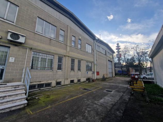 Immobile di 2400 m² con più di 5 locali in vendita a Pero - Foto 2