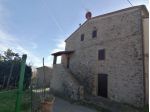 Poco fuori dal grazioso borgo dei Petricci, proponiamo in vendita un terrat &hellip;