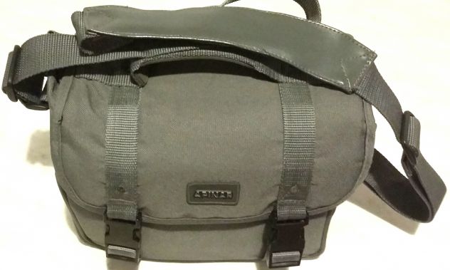 Corpo macchina fotografica Nikon F70 con libretto e la borsa a tracolla Apinar - Foto 3
