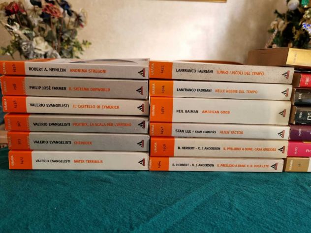 26+1 libri di fantascienza Urania - Foto 2