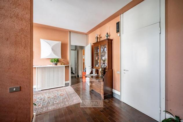 VILLA BIFAMILIARE CON PARCO DI 770 MQ IN CENTRO CALOLZIO - Foto 9