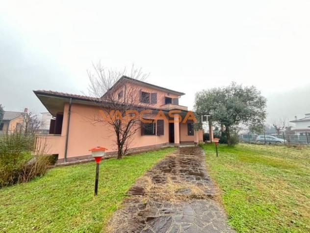 Casa indipendente con ampi spazi e giardino – Zona residenziale di Lurano