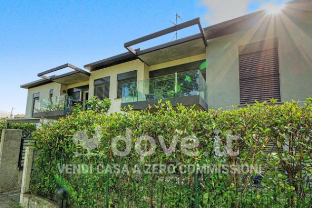 Appartamento di 84 m² con 3 locali e box auto in vendita a Uggiate con Ronago
