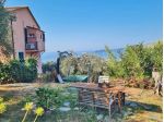 Ampia vista mare, appartamentino su 3 livelli con ampio terreno e parcheggio