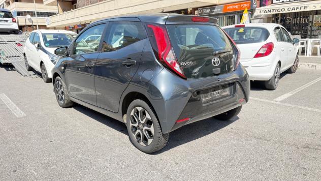 Toyota Aygo 1.0 VVT-i 72 CV 5 porte x-play LED NAVI KAMERA CERCHI 16 PDC BLUETOOTH - Foto 6