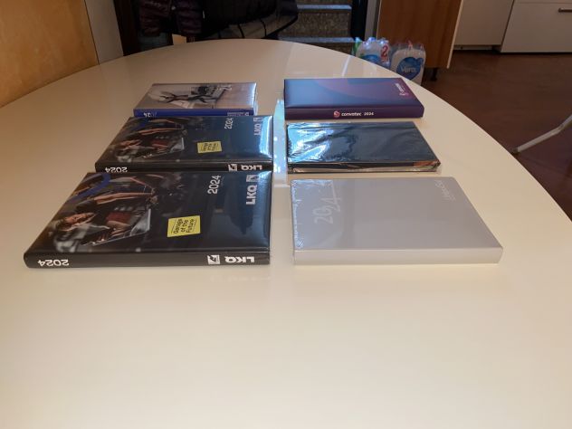 6 AGENDE TUTTE NUOVE ANNUALI 2024(5 AGENDE SIGILLATE)VARI MODELLI E MARCHE E COL - Foto 2