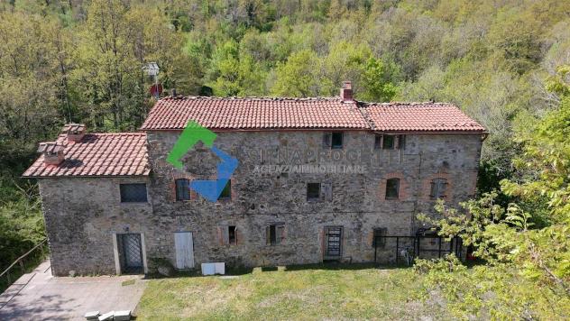 Casolare immerso nella natura della valle del Merse, Ciciano, Siena.