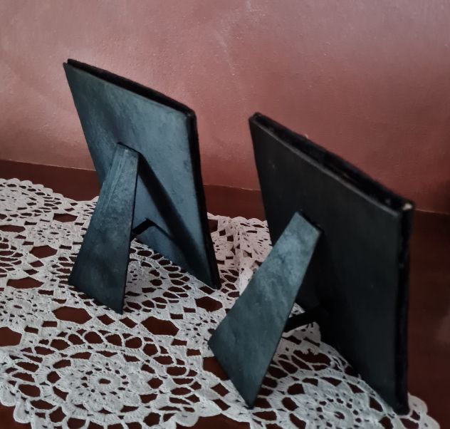 Coppia cornici   portaritratti vintage   rivestite in  velluto  nero - Foto 4